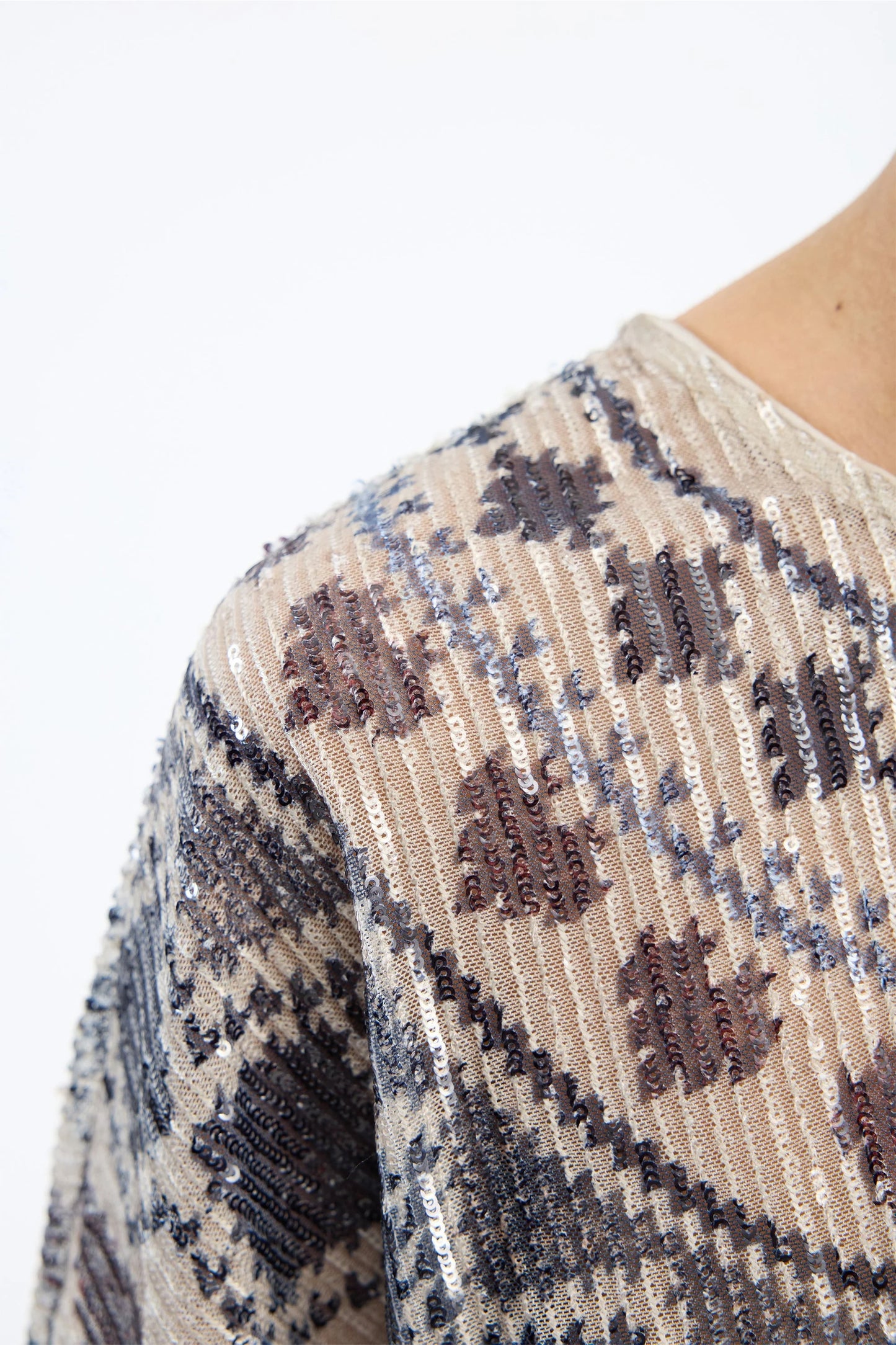 Vunny Loose Fit Sequins Blouse Print Camel