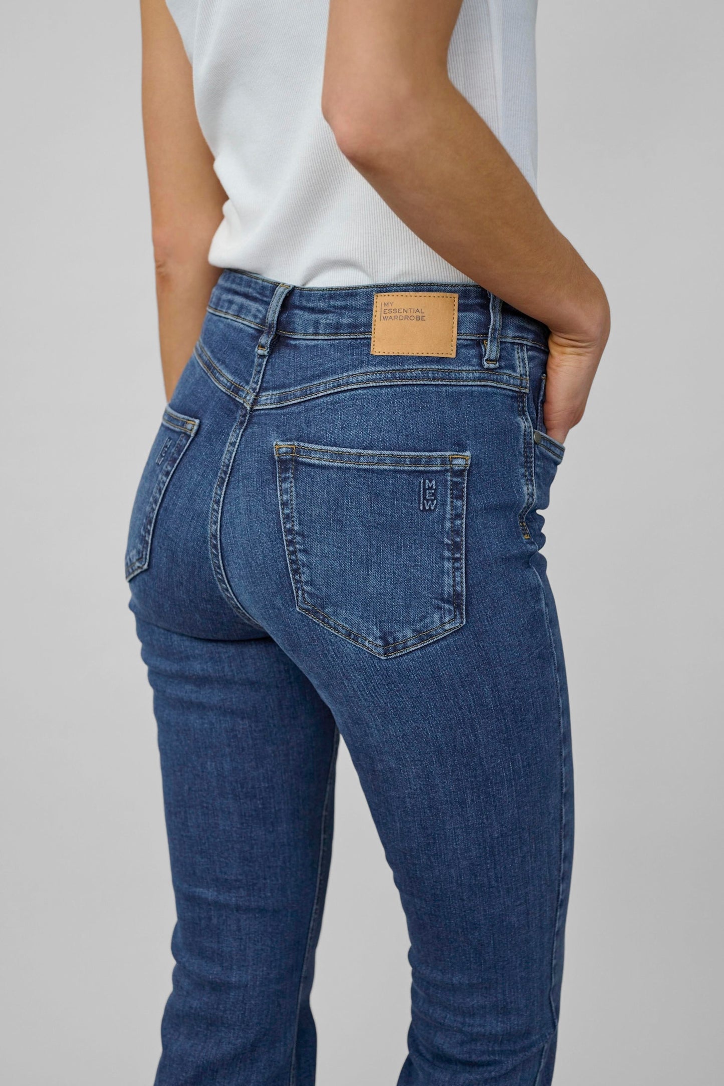 06 The Dakota High Bootcut Jean Medium Blue