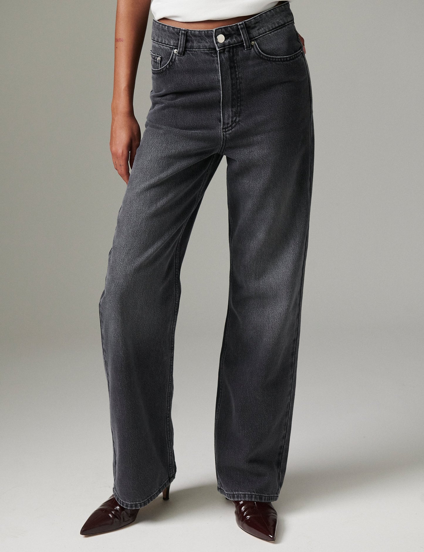 Cai - Rigid Denim Stretch Jeans Black