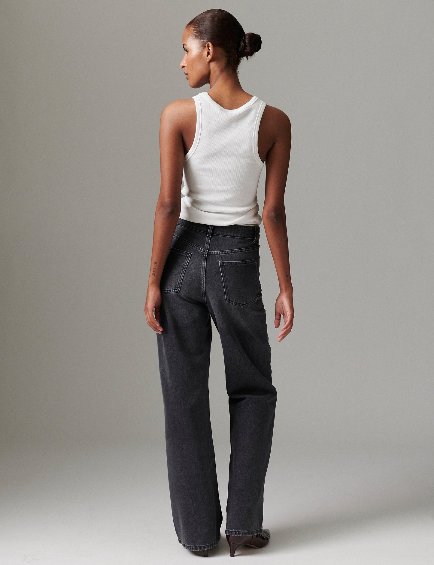 Cai - Rigid Denim Stretch Jeans Black