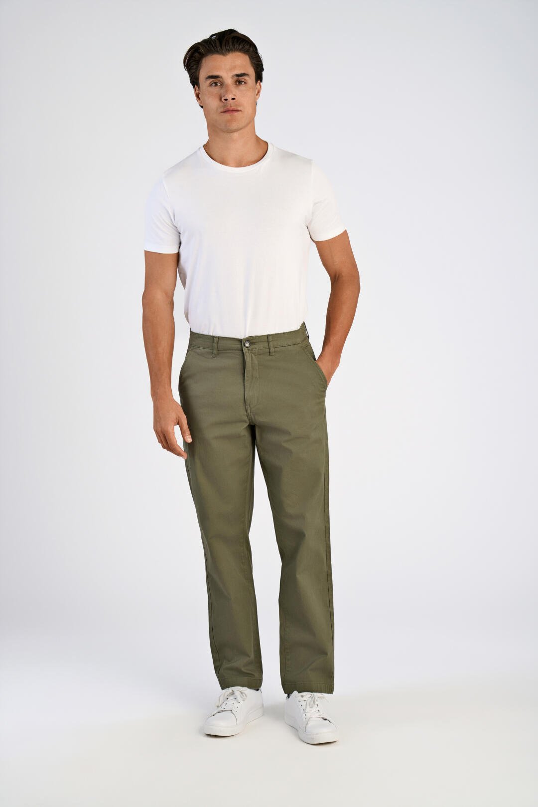Mens- Cotton Chino in Relaxed Fit