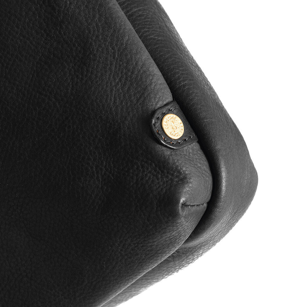 15700 - Classic Soft Leather Mobile Bag