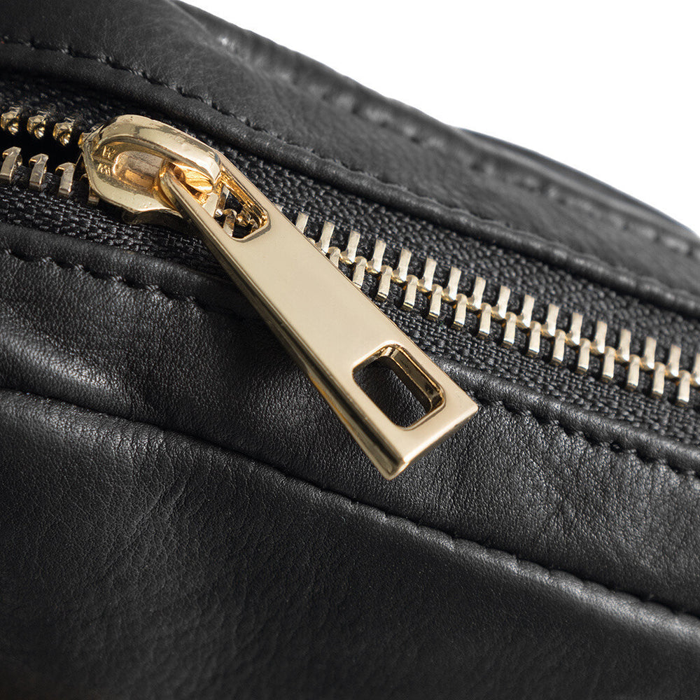15700 - Classic Soft Leather Mobile Bag
