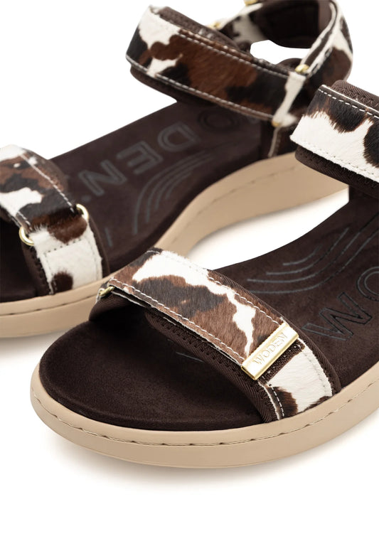 Line Animal Printed Sandal Cow