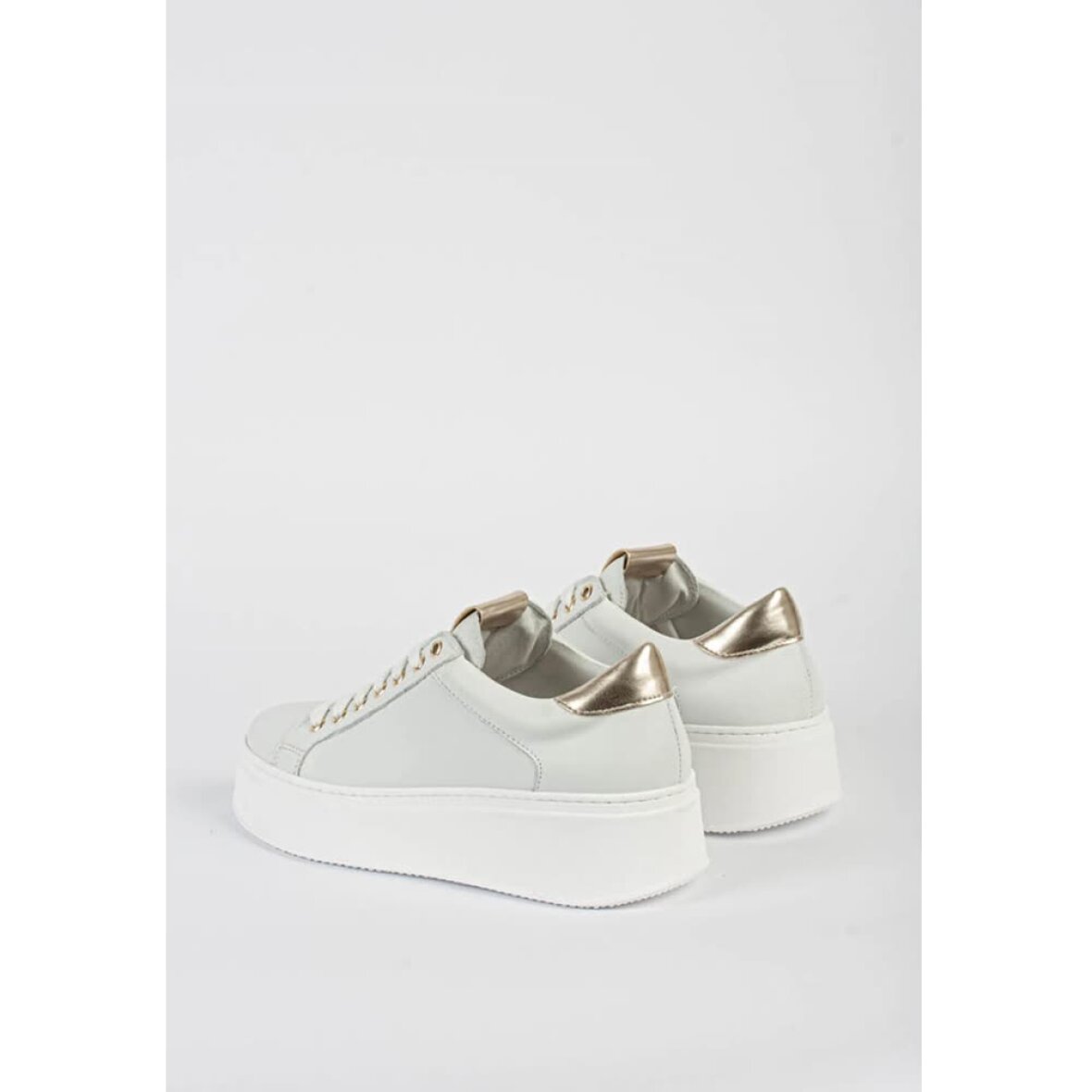 Bukela Coco Sneakers / white with gold