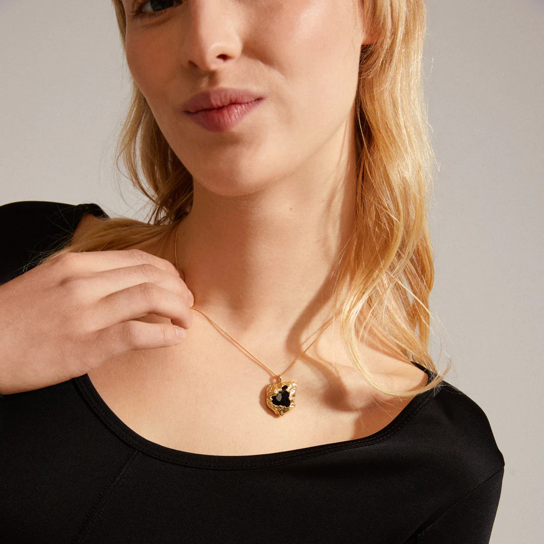 132332101 //RHYTHM recycled pendant necklace gold-plated