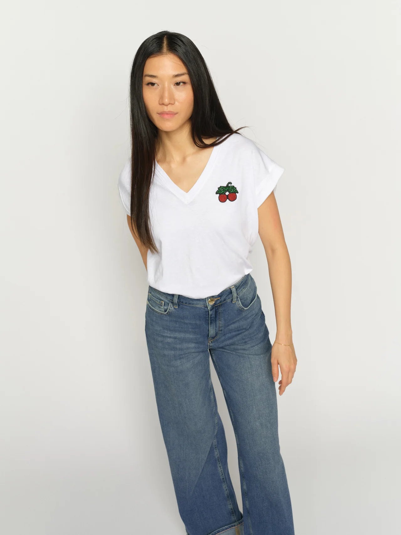 MMSilao V-Neck Short Sleeved T-shirt with Cherry White
