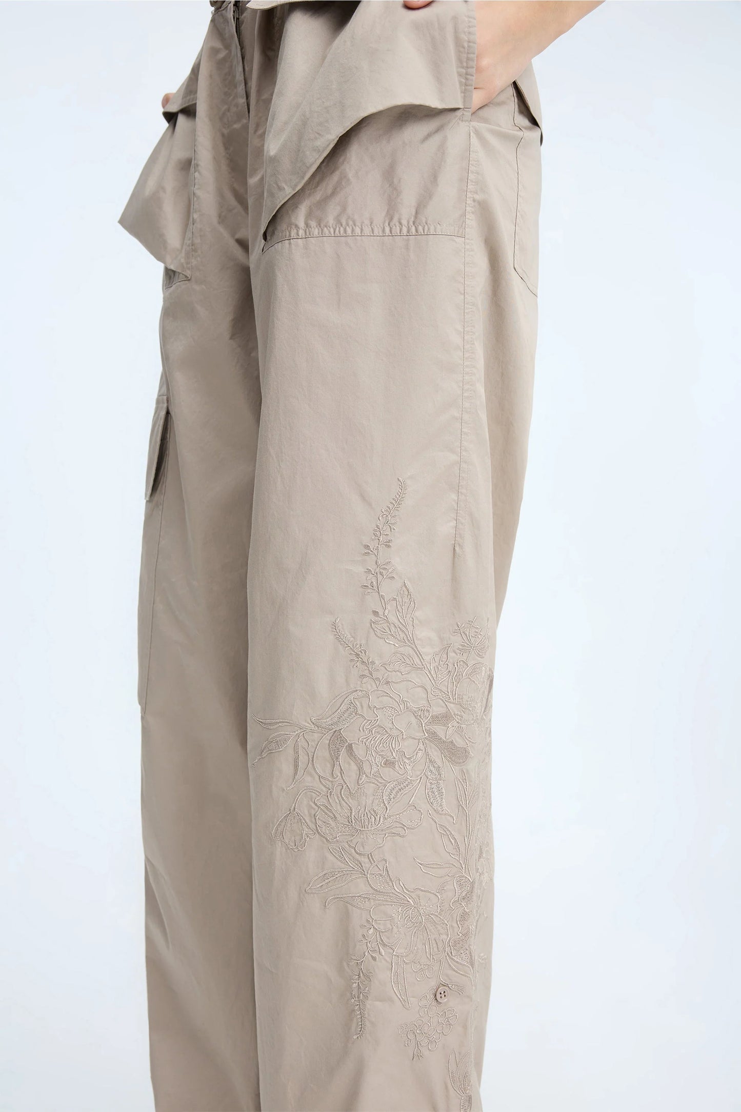 UNFORM Embroidered Loose Fit Trouser