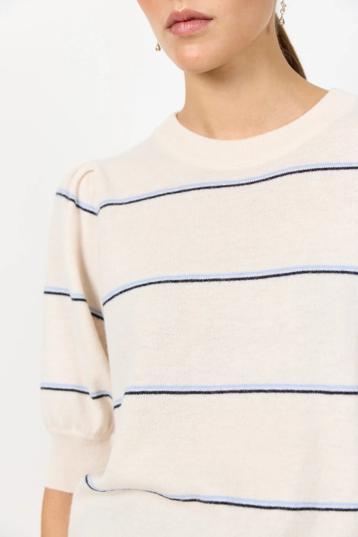 LR-Ismaila 18 Short Sleeved Striped Knitted Blouse Creme