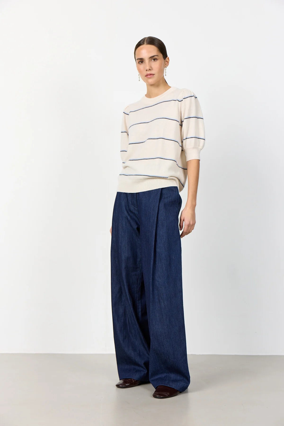 LR-Ismaila 18 Short Sleeved Striped Knitted Blouse Creme