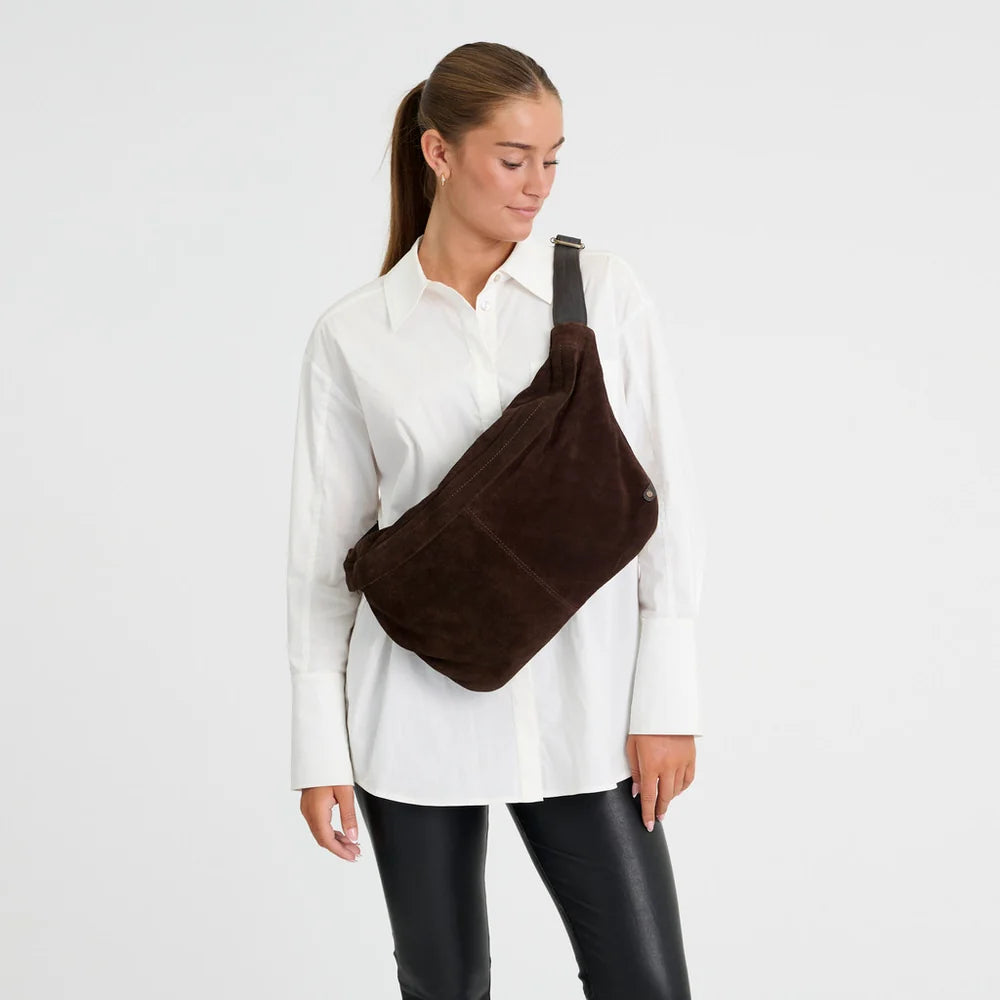 17366 - Bilbao Suede Bumbag Chocolate