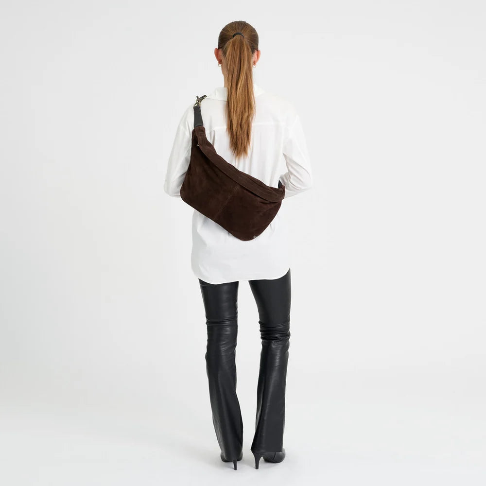 17366 - Bilbao Suede Bumbag Chocolate