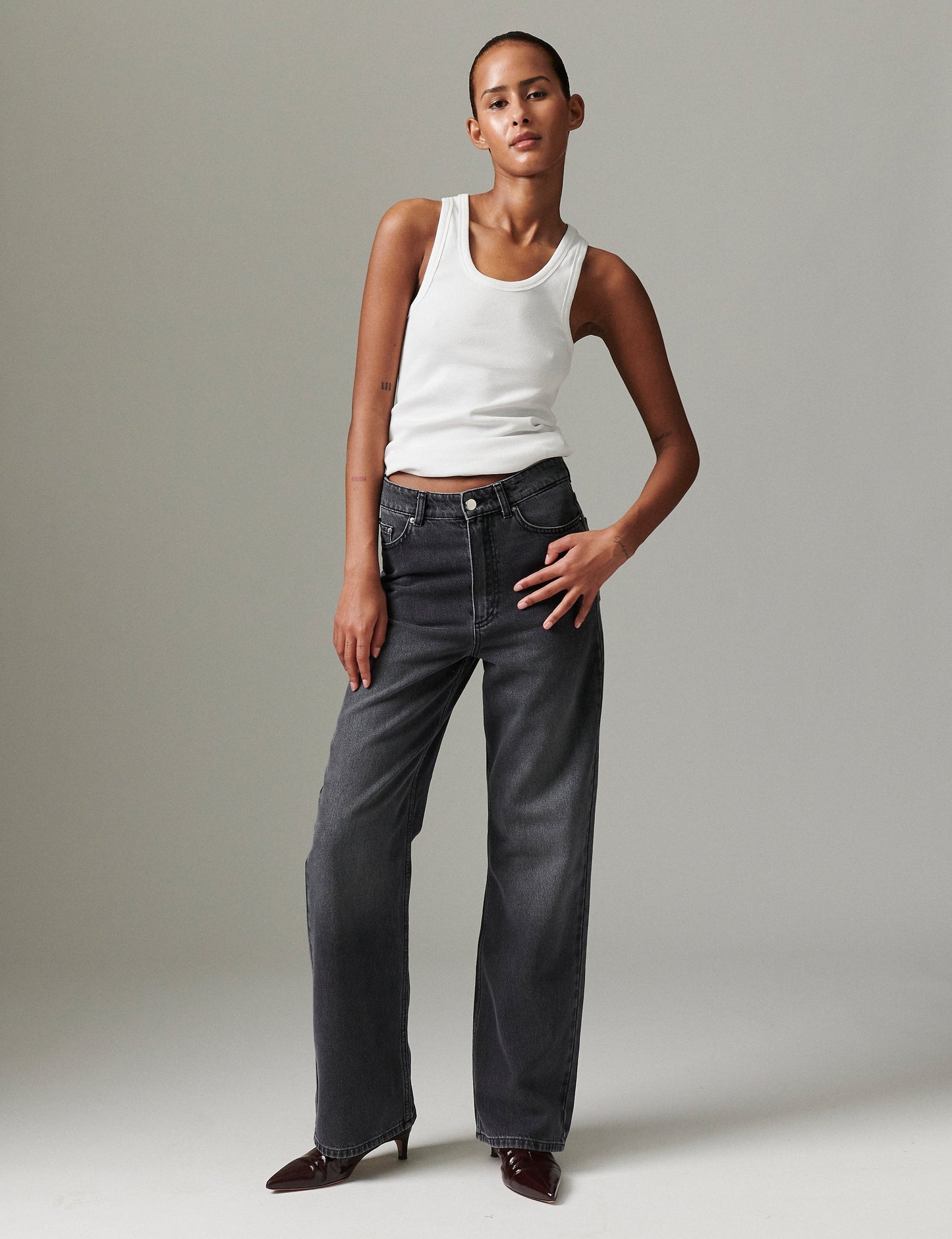 Cai - Rigid Denim Stretch Jeans Black
