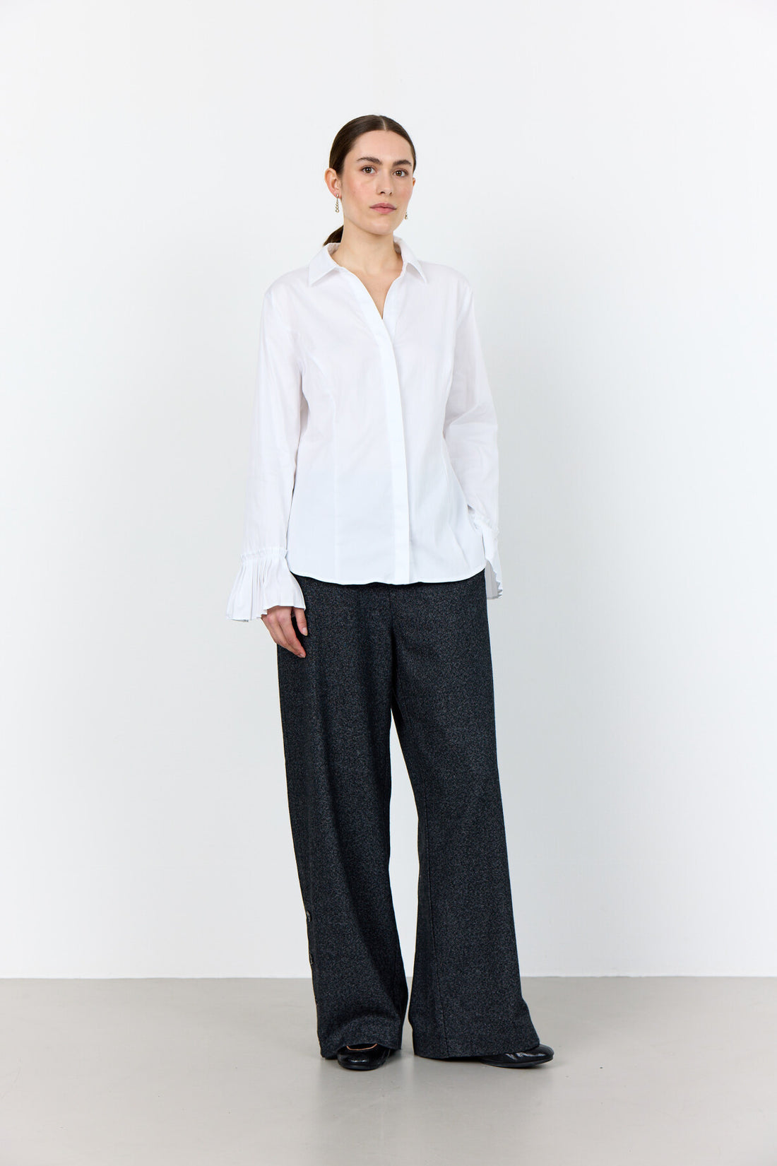 LR-Isla Solid Shirt with Pleated Cuff White