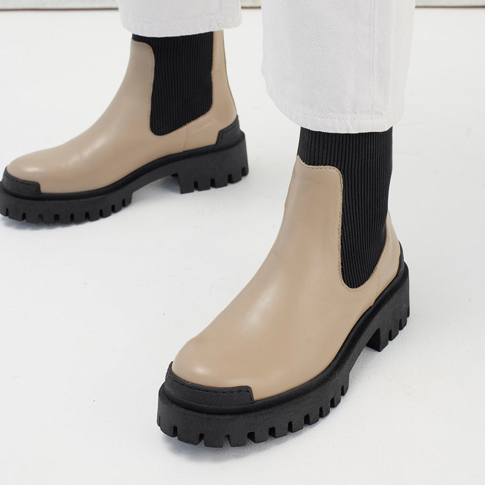HACKER Chelsea Boot With Elastic 7653-101
