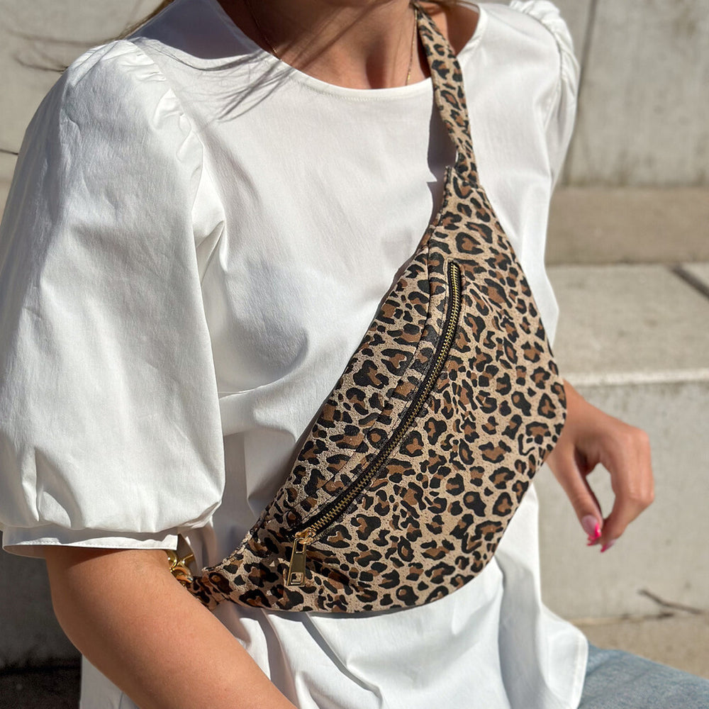 12556 - Small Leather Bumbag