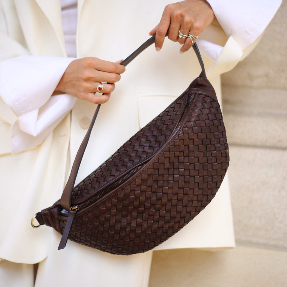 16724 - Woven Bumbag Dark Brown