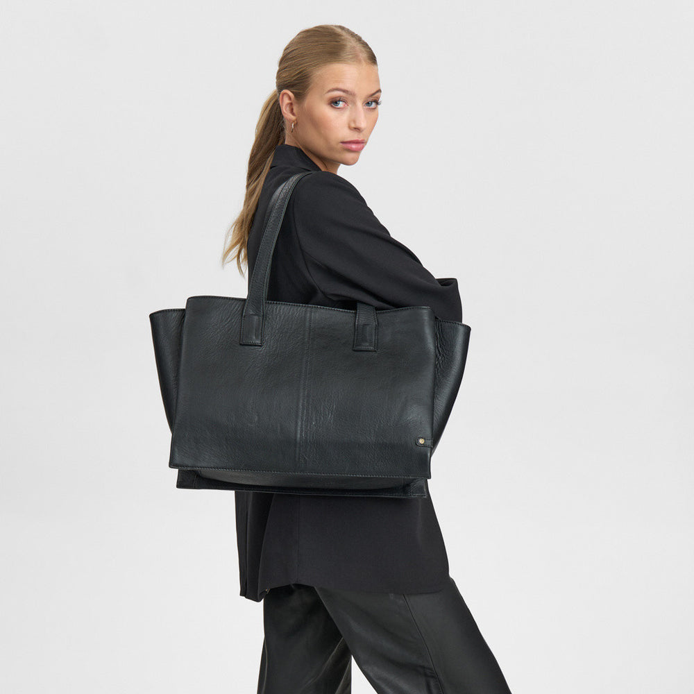 16742 - Large Classic Shopper Black