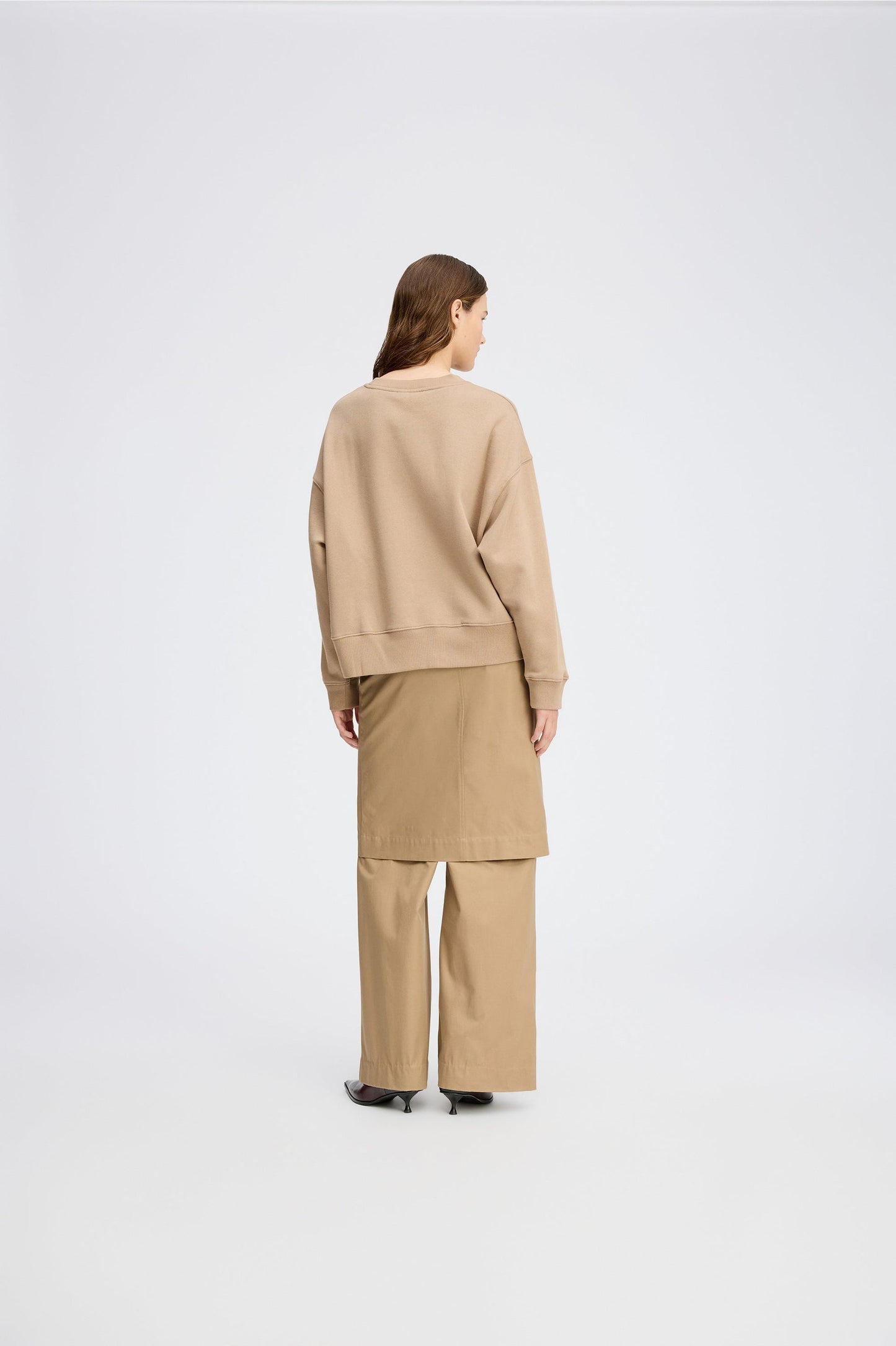 Rarsnima Embroidered Sweatshirt Camel