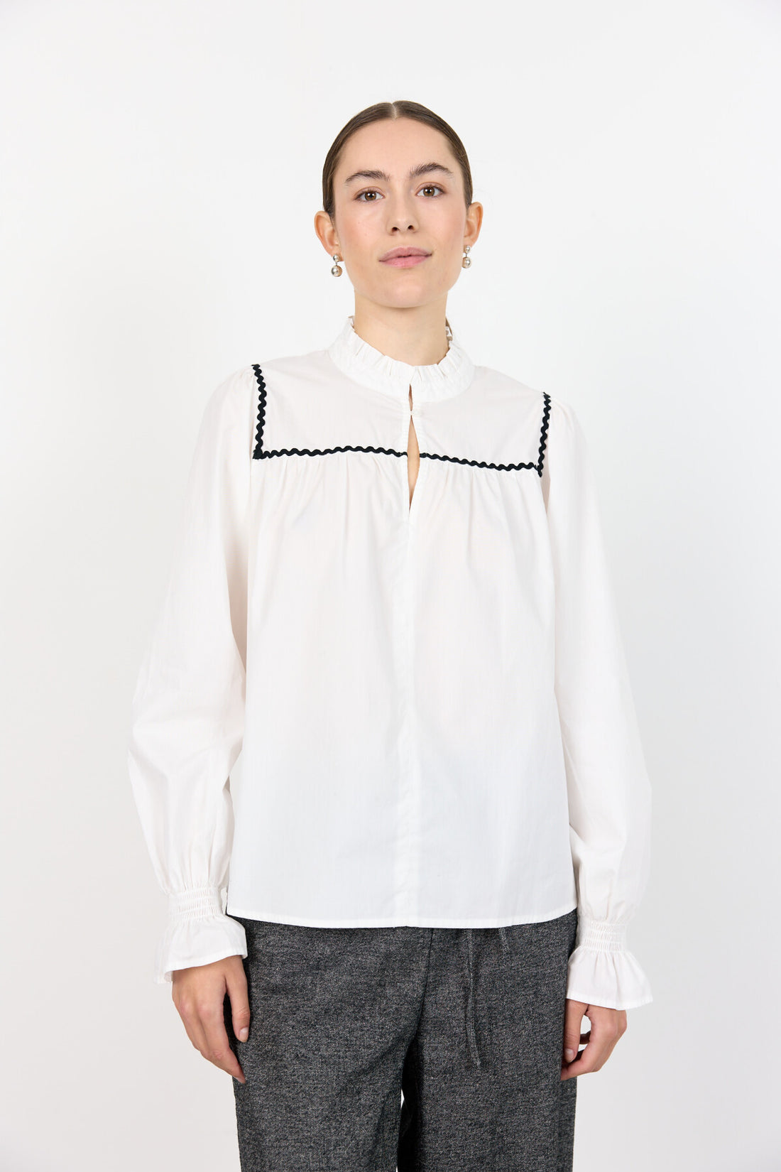 LR-Otto Cotton Blouse with Ruffle Collar White