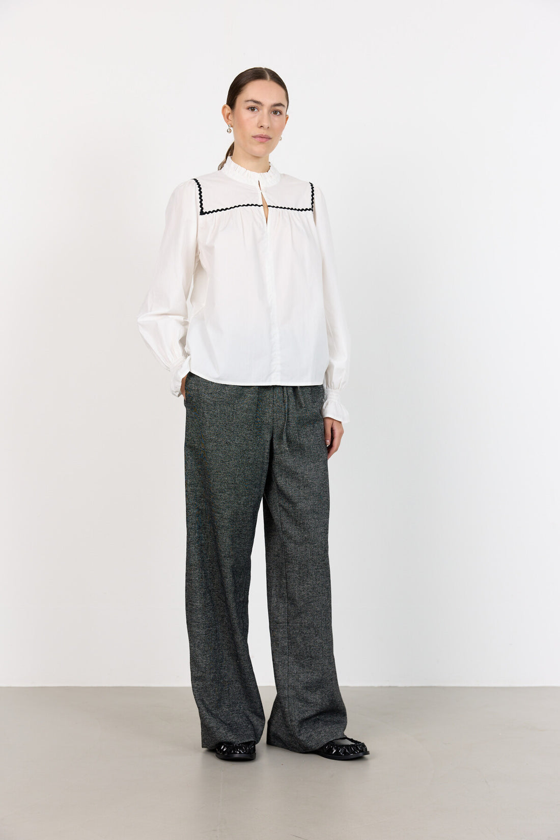 LR-Otto Cotton Blouse with Ruffle Collar White