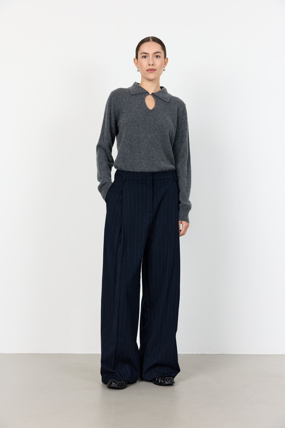 LR-Eloise 13 Pearl Button Cashmere Jumper Dark Grey