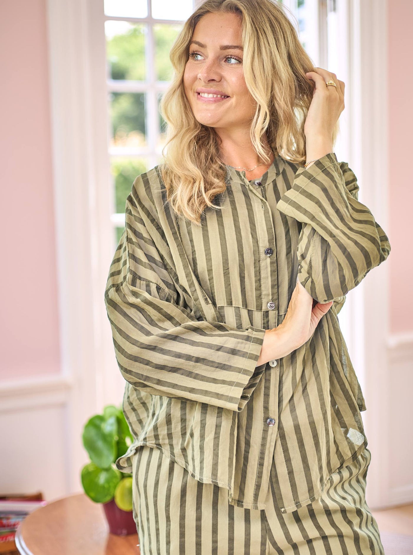BCBetsy Striped Onesize Shirt