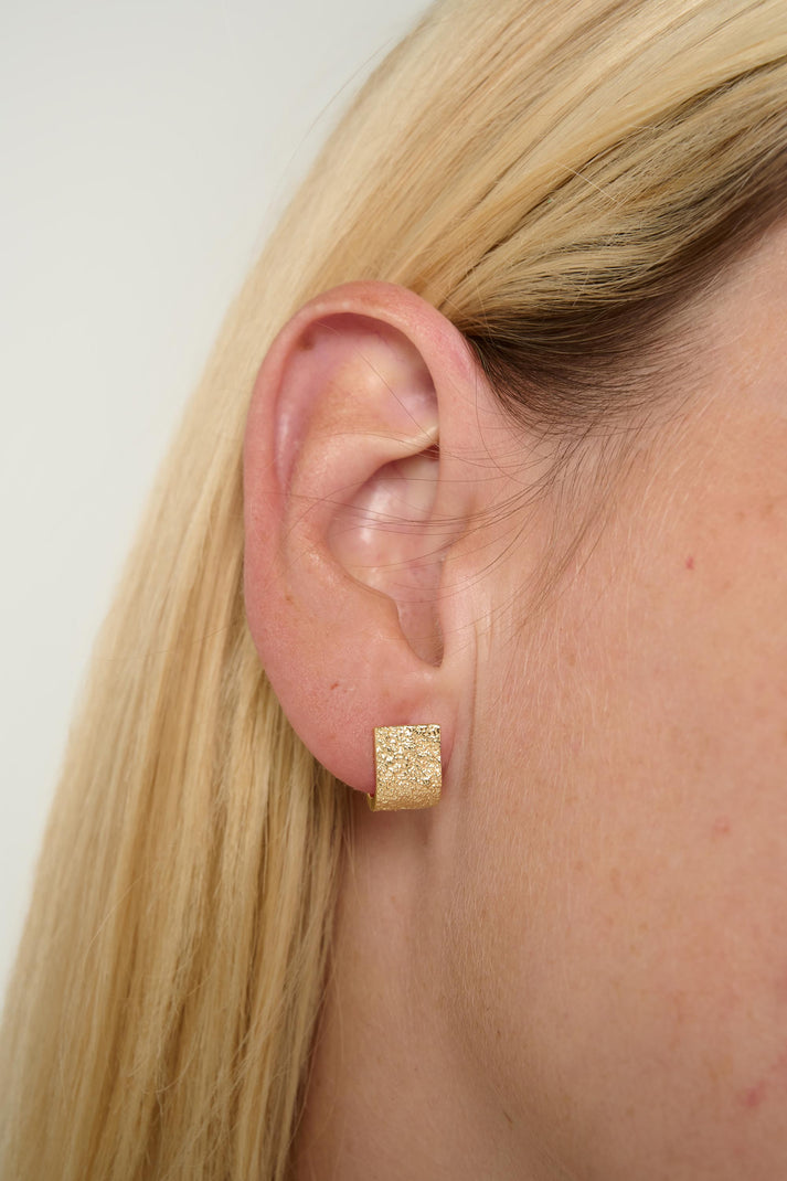 Invoke Huggie Textured Earring