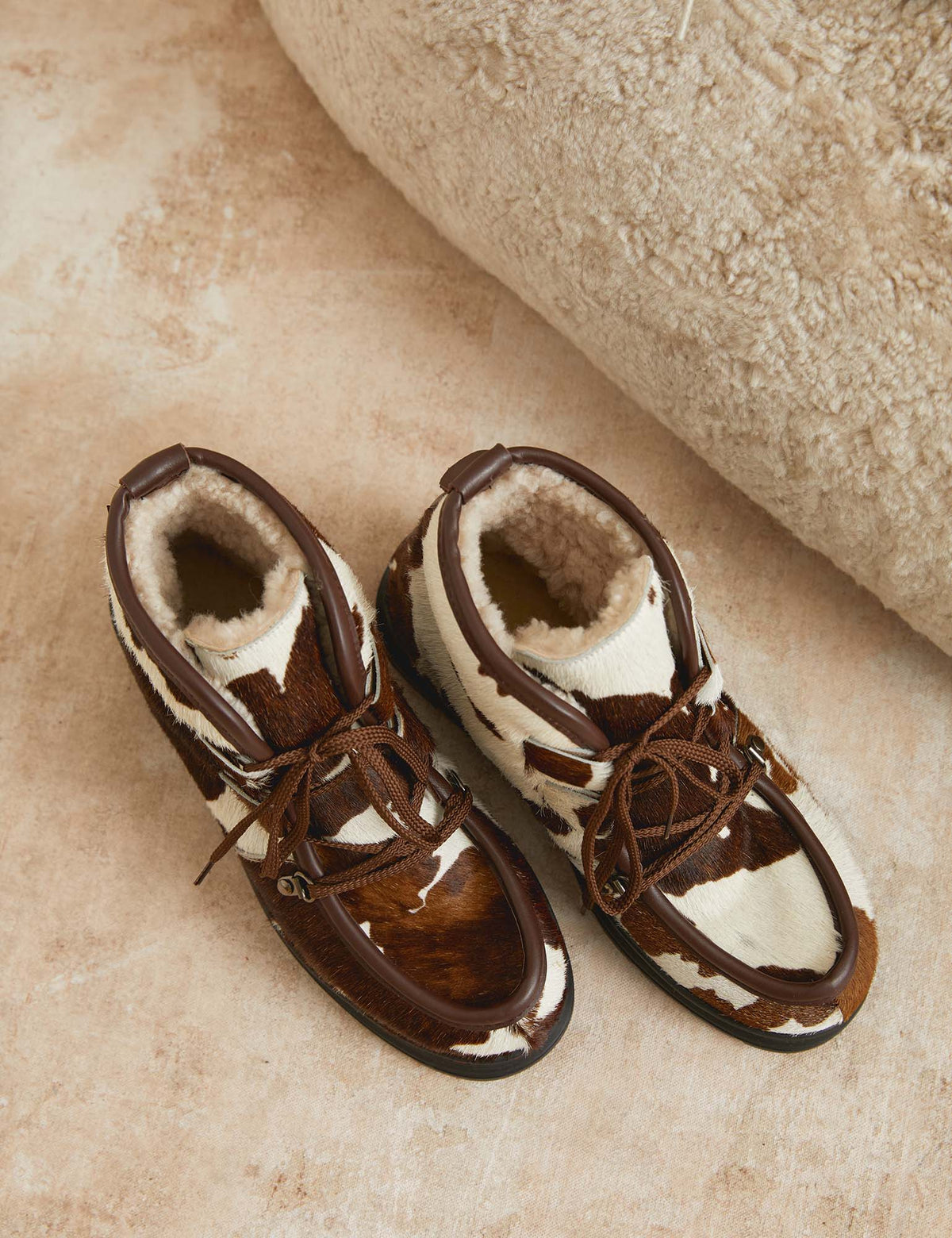 Incredible Friesian Shearling Lined Boots Brown/White