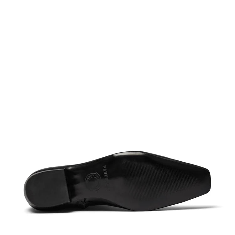 PAIsla Ankle Boot with Pointy Toe Black