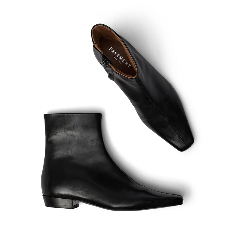 PAIsla Ankle Boot with Pointy Toe Black