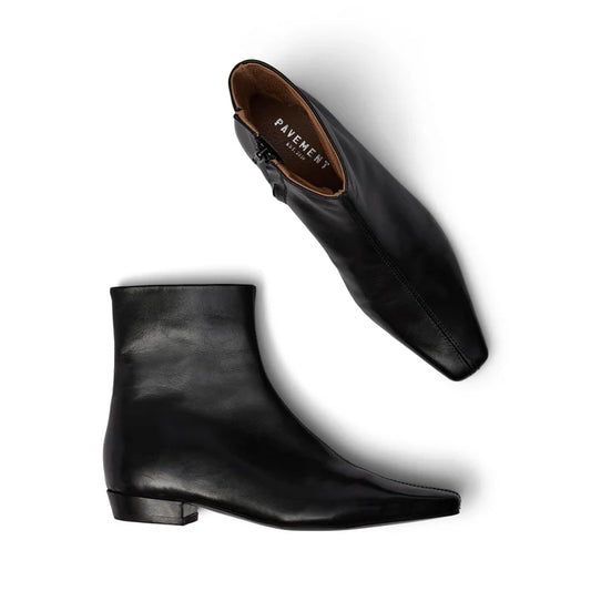 PAIsla Ankle Boot with Pointy Toe Black