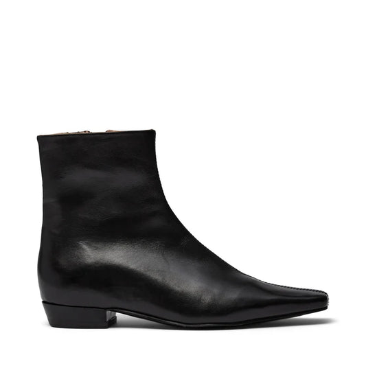PAIsla Ankle Boot with Pointy Toe Black