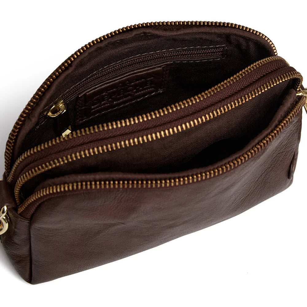 15472 Small leather clutch in classic design