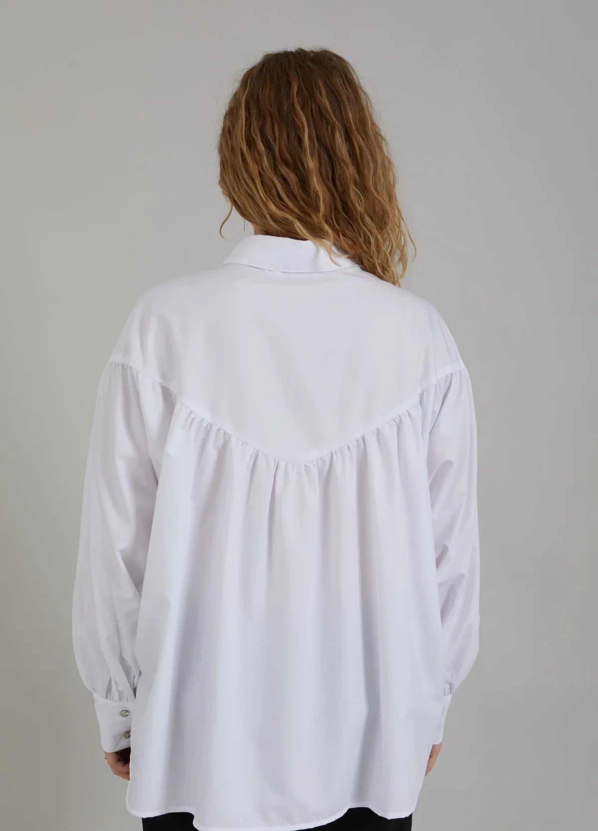 Shirt w. Boxy Fit and Embroidery White
